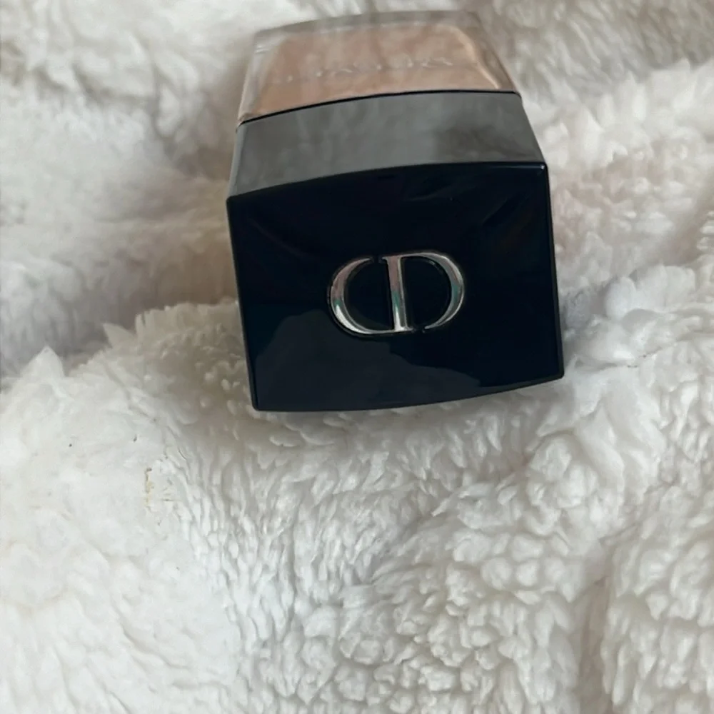 New Dior Forever Skin Glow Foundation - Warm Brown. Number 4WP